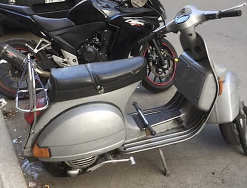 Vespa P200 E stulen i Stockholm
